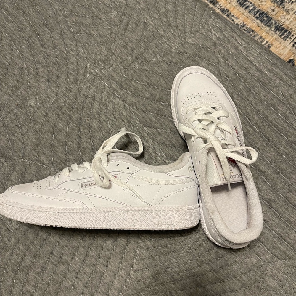 Reebok women’s size 8 shoe